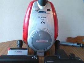 Top Quality Bosch Bagless Vacuum Cleaner Half Price - picture0' - Click to enlarge