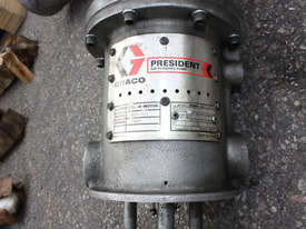07-707 30:1 pneumatic piston pump - picture1' - Click to enlarge