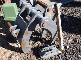 VARIOUS ROO ATTACHMENT Grapple/Grab Attachments - picture1' - Click to enlarge