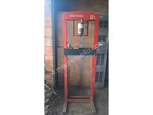 Armstrong 12t hydraulic press