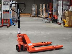 Fork length 900mm short hand pallet truck capacity 2.5t - picture0' - Click to enlarge