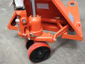 Fork length 900mm short hand pallet truck capacity 2.5t - picture1' - Click to enlarge