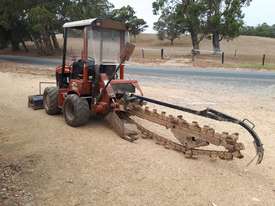 DITCH WITCH RT40 TRENCHER - picture1' - Click to enlarge