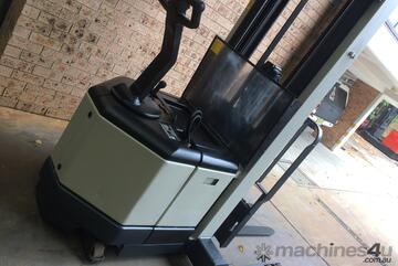 CROWN WALKIE REACH STACKER new battery new charger