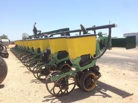 Excel Excel Precision Planter Disc Seeder Seeding/Planting Equip - picture0' - Click to enlarge