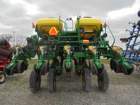 2009 John Deere 1790 CCS - picture2' - Click to enlarge