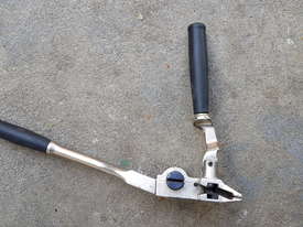 YBICO Strapping tool - picture0' - Click to enlarge