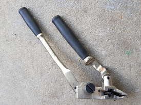 YBICO Strapping tool - picture1' - Click to enlarge
