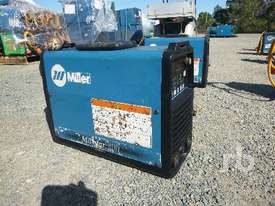 MILLER ELECTRIC MAXSTAR 200DX Welder - picture0' - Click to enlarge