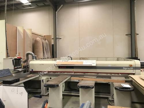 SCM BEAM SAW 2002 SIGMA 65 IN WORKING CONDITION  includes dust extractor and scissor lift