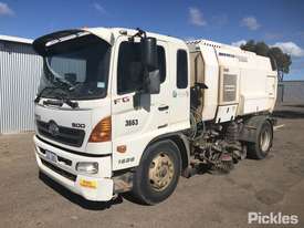 2011 Hino FG 500 1628 - picture2' - Click to enlarge