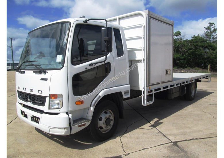 caption Mitsubishi Fighter 1024 Tray Truck