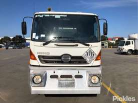 2005 Hino GH1J - picture2' - Click to enlarge
