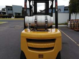 Used Nissan 3.0T LPG Forklift - picture2' - Click to enlarge