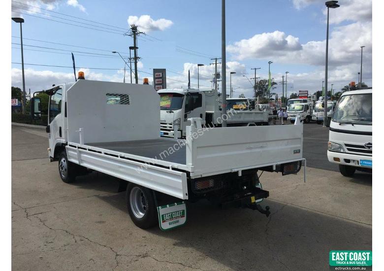 caption 2013 ISUZU NPR 275 Tipper