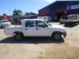 2004 Toyota Hilux 4x2 4 Door Well Body Utility  - picture2' - Click to enlarge