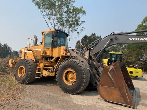 Volvo L150C frontend loader with ROPS cabin, weight scales, good rubber, large bucket rebuild.     