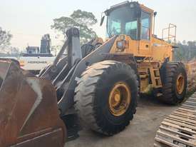 Volvo L150C frontend loader with ROPS cabin, weight scales, good rubber, large bucket rebuild.      - picture1' - Click to enlarge