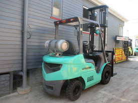 Mitsubishi 2.55 ton LPG Used Forklift  #1499 - picture2' - Click to enlarge