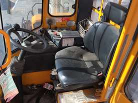 4.0T LPG Multi-Directional Forklift - picture2' - Click to enlarge