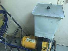 Spray Painting Machine - picture0' - Click to enlarge
