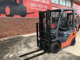  32- 8 FG1.8, 4 WHEEL COUNTER BALANCED FORKLIFT CONTAINER FRIENDLY - picture2' - Click to enlarge