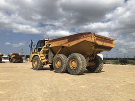 Caterpillar 725 Dump Truck  - picture1' - Click to enlarge