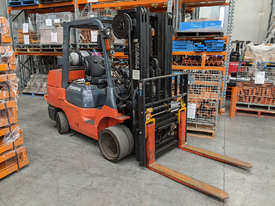 Gas Forklift - Toyota - 3150kgs - picture0' - Click to enlarge