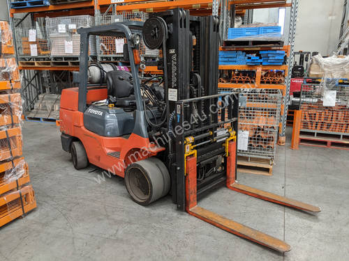 Gas Forklift - Toyota - 3150kgs