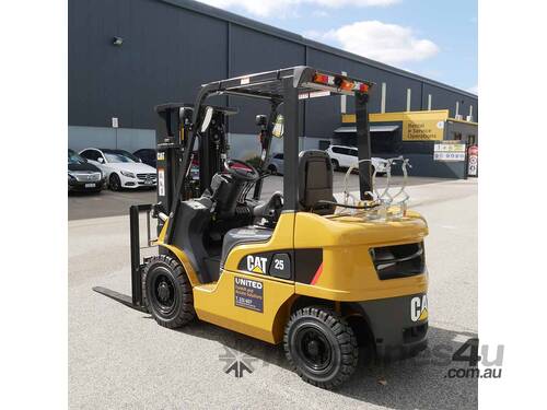 CAT 2.5T LPG Forklift with 3-Stage Mast