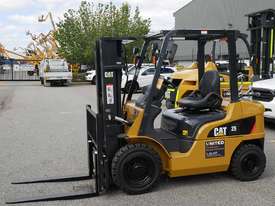 CAT 2.5T LPG Forklift with 3-Stage Mast - picture1' - Click to enlarge