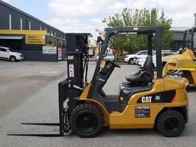CAT 2.5T LPG Forklift with 3-Stage Mast - picture2' - Click to enlarge