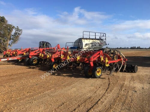 2011 Bourgault 6550ST + 5710-74 Air Drills