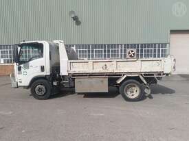 Isuzu NQR450M - picture2' - Click to enlarge