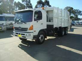 Hino 2628 FM1J Compactor - picture1' - Click to enlarge