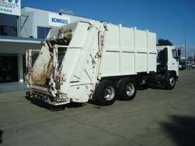 Hino 2628 FM1J Compactor - picture2' - Click to enlarge