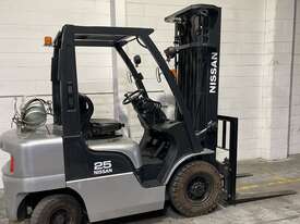 Nissan 2.5 ton LPG  5.5M Lift Height - picture0' - Click to enlarge