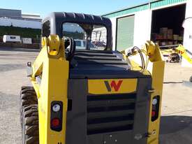 Wacker Neuson SW17 Radial Lift Skid Steer - picture2' - Click to enlarge