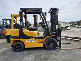 2016 2.5T Yale Forklift - picture0' - Click to enlarge