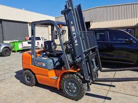 3 ton Heli forklift, 2020 new model - picture0' - Click to enlarge