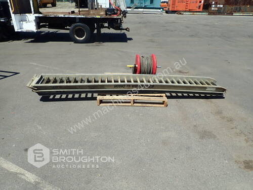 2 X DIGGA EZI-LOADER ALUMINIUM LOADING RAMPS