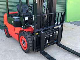 Everun ERDF30 Forklift  - picture0' - Click to enlarge