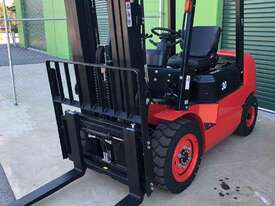 Everun ERDF30 Forklift  - picture1' - Click to enlarge