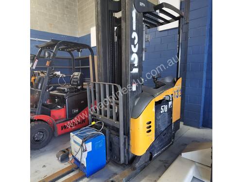 Used Crown 2.5T Electric Reach Truck 