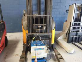 Used Crown 2.5T Electric Reach Truck  - picture0' - Click to enlarge