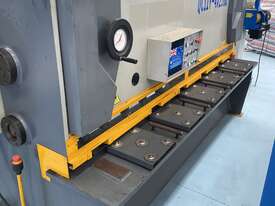 USED CMT 4MM CAPACITY | 2500MM LENGTH  HYDRAULIC OVERDRIVEN GUILLOTINE - picture0' - Click to enlarge