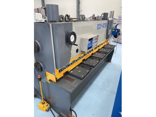 USED CMT 4MM CAPACITY | 2500MM LENGTH  HYDRAULIC OVERDRIVEN GUILLOTINE