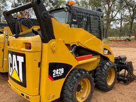 CAT 242B 3T Skid Steer Loader A/C Cab, High Flow, Quick Coupler - picture1' - Click to enlarge