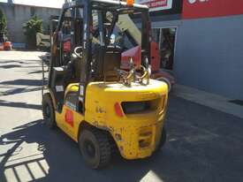 NISSAN FORKLIFT CONTAINER MAST LOW LOW HOURS  - picture1' - Click to enlarge