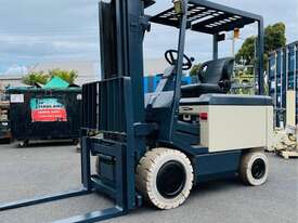 CROWN 3T ELECTRIC CONTAINER MAST FORKLIFT - 3000kg Capacity - picture0' - Click to enlarge